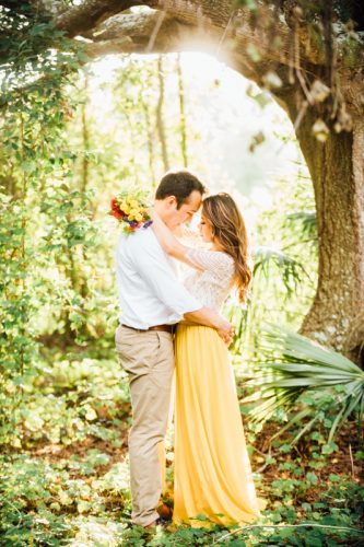 Outdoor wedding photography under a tree